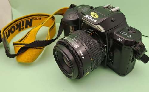 Vintage Nikon F-401 AF SLR Film Camera with Nikkor 35-70mm 1:3.3-4.5 Auto Focus Lens+Bag