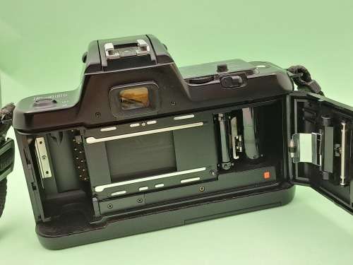 Vintage Nikon F-401 AF SLR Film Camera with Nikkor 35-70mm 1:3.3-4.5 Auto Focus Lens+Bag