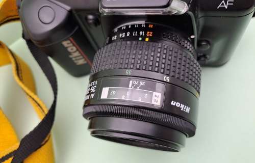 Vintage Nikon F-401 AF SLR Film Camera with Nikkor 35-70mm 1:3.3-4.5 Auto Focus Lens+Bag