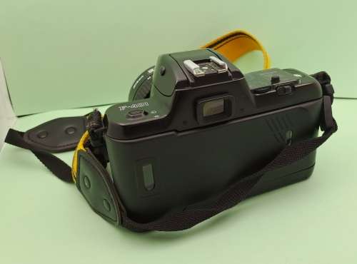 Vintage Nikon F-401 AF SLR Film Camera with Nikkor 35-70mm 1:3.3-4.5 Auto Focus Lens+Bag