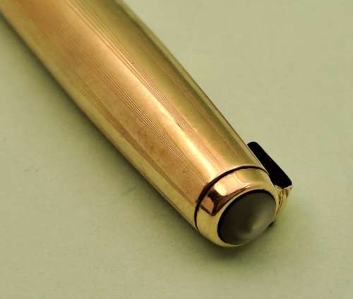 Vintage 1960's Parker 51 1/10 12kt Rolled Gold Fountain Pen with converter