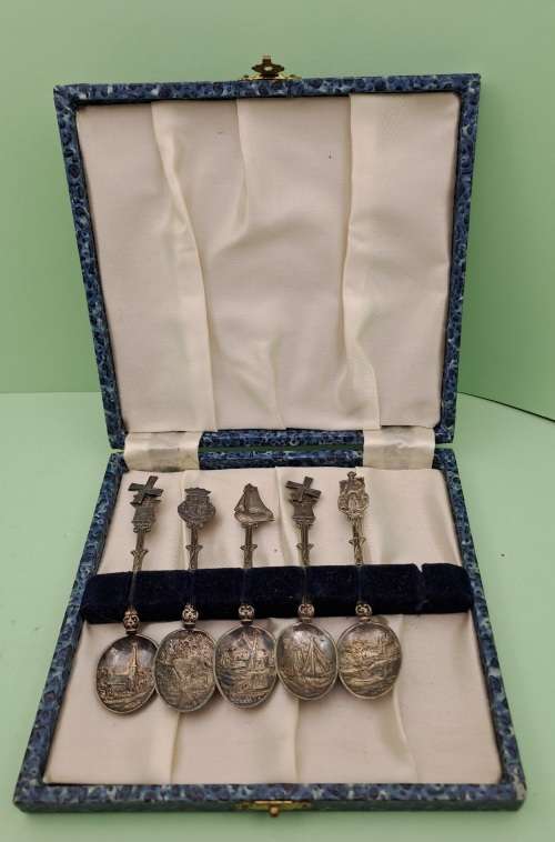 5 Vintage Dutch spoons in box -R92mm