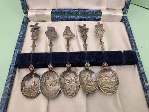 5 Vintage Dutch spoons in box -R92mm