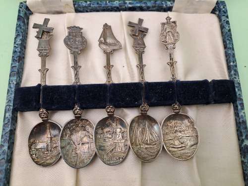 5 Vintage Dutch spoons in box -R92mm