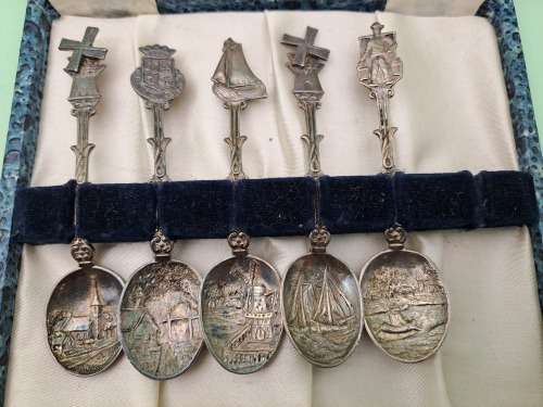 5 Vintage Dutch spoons in box -R92mm