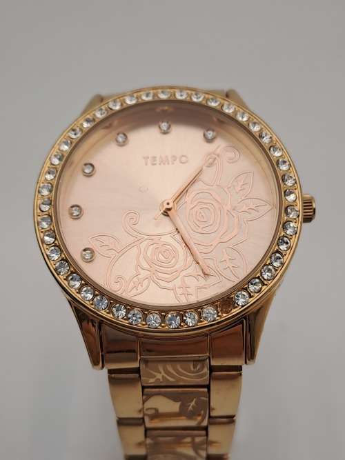 Women s Watches Pre owned Ladies Tempo Quartz Watch Alloy Collection working one stone missing for sale in Johannesburg ID 629843000