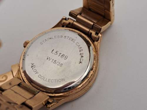 Pre-owned  Ladies Tempo Quartz Watch -Alloy Collection -working (one stone missing)