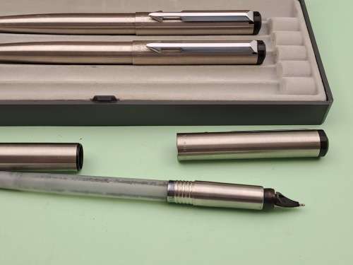 Pre-owned - 3 Parker Arrow set , Fountain Pen,ball pen and Pencil set -In Case