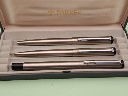 Pre-owned - 3 Parker Arrow set , Fountain Pen,ball pen and Pencil set -In Case