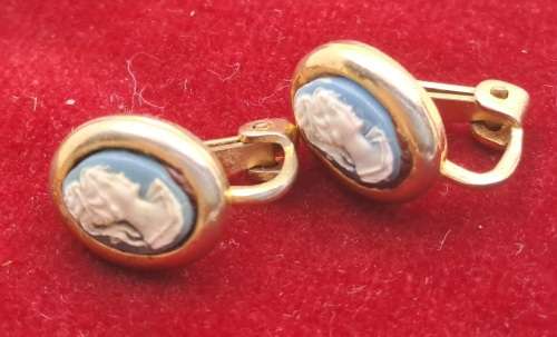 Vintage Cameo earrings  12x8mm