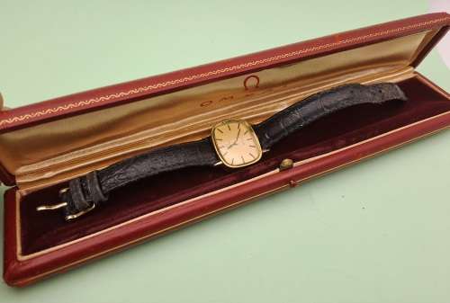 Vintage Ladies Omega De Ville Mechanical watch in Omega case  - working