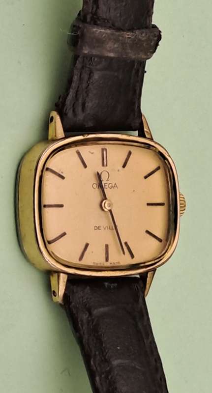 Vintage Ladies Omega De Ville Mechanical watch in Omega case  - working