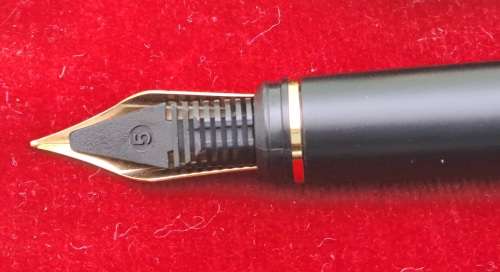 Pre-owned Pierre Cardin Fountain Pen with Iridium Nip  - Need a  Cartridge  .-Made in Germany