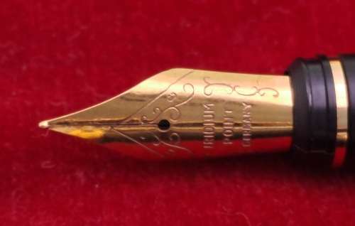 Pre-owned Pierre Cardin Fountain Pen with Iridium Nip  - Need a  Cartridge  .-Made in Germany