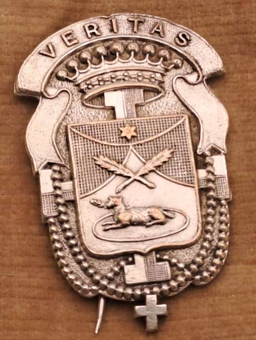 Vintage Viritas badge?