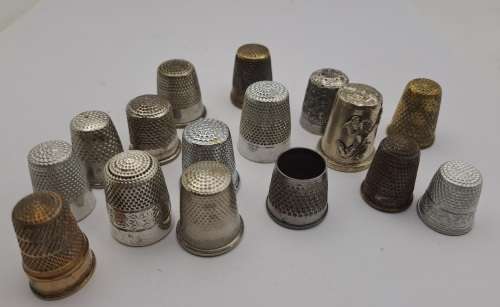 Collection of 16 Vintage metals Thumbles various sizes