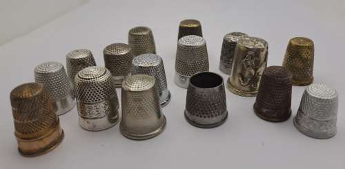 Collection of 16 Vintage metals Thumbles various sizes