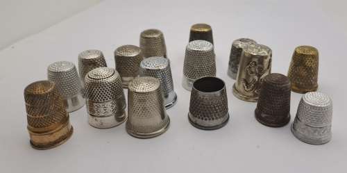 Collection of 16 Vintage metals Thumbles various sizes