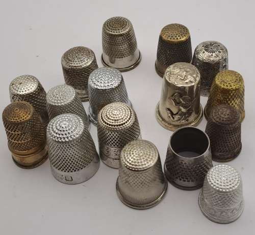 Collection of 16 Vintage metals Thumbles various sizes