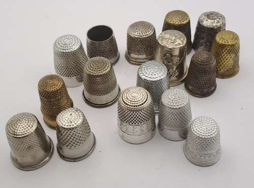 Collection of 16 Vintage metals Thumbles various sizes
