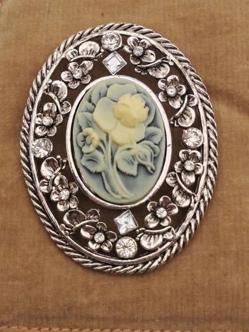 Vintage Brooch 63x47mm