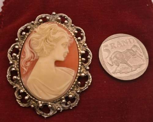 Vintage Cameo brooch 45x55mm