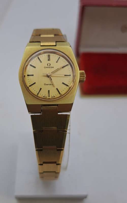 Vintage Ladies Omega De Ville Mechanical watch in Omega Box - working