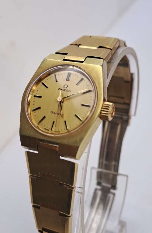 Vintage Ladies Omega De Ville Mechanical watch in Omega Box - working
