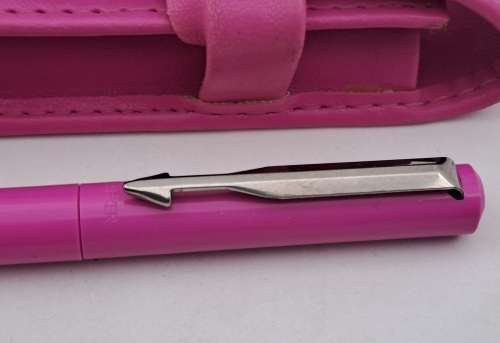 Pink Parker Vector Fountain Pen in Leather Pouch -Unused - need ink Cartridge