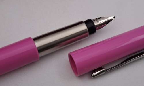 Pink Parker Vector Fountain Pen in Leather Pouch -Unused - need ink Cartridge
