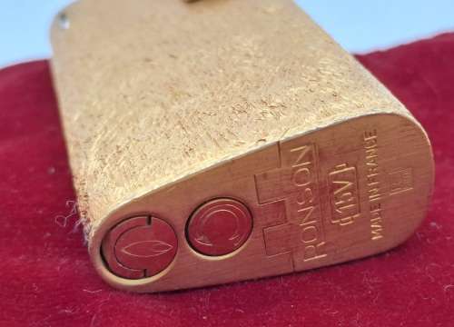 Pre-owned Gold tone Ronson Lighter made in France -(Not tested -need gas )