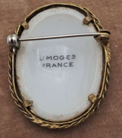 Vintage Porcelain LIMOGES Brooch Made in France -30x40mm