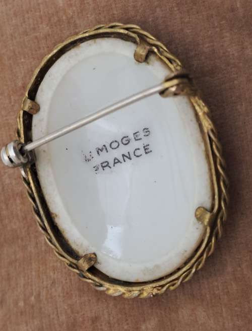 Vintage Porcelain LIMOGES Brooch Made in France -30x40mm