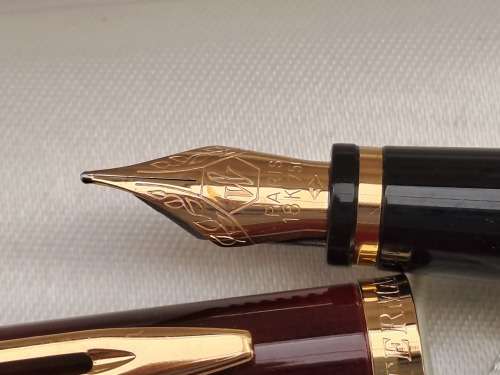 Pre-owned  Maroon Waterman Fountain Pen with solid 18kt Gold Nib in Case -Paris