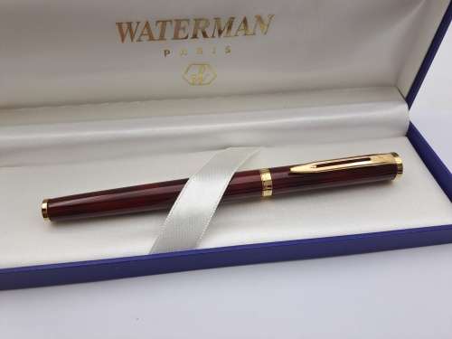 Pre-owned  Maroon Waterman Fountain Pen with solid 18kt Gold Nib in Case -Paris