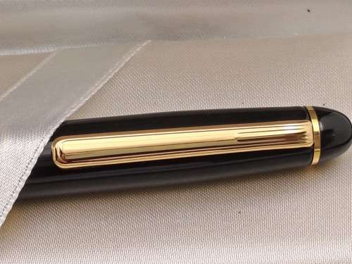 Pre-owned  ST.Lavin Ball pen  -Paris-Personalised THE CAP DOES NOT FIT TIGHT In Case