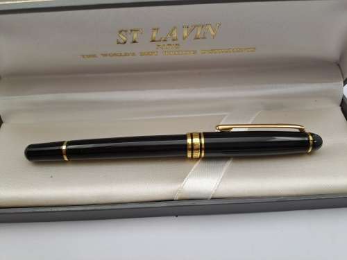 Pre-owned  ST.Lavin Ball pen  -Paris-Personalised THE CAP DOES NOT FIT TIGHT In Case