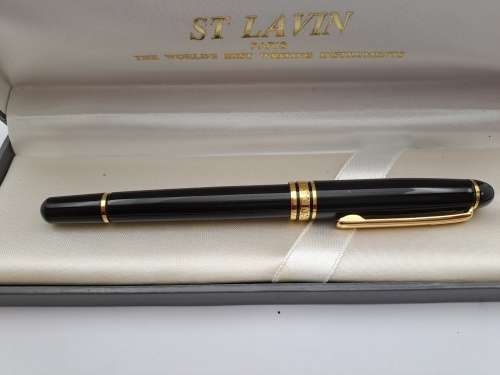 Pre-owned  ST.Lavin Ball pen  -Paris-Personalised THE CAP DOES NOT FIT TIGHT In Case