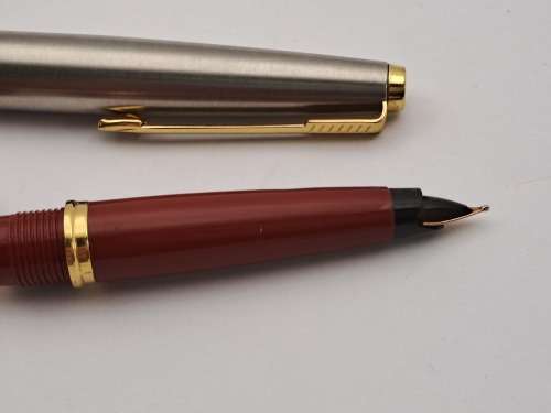 Pre-owned  Parker  Fountain pen (Maroon) -no case