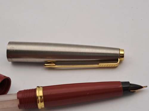 Pre-owned  Parker  Fountain pen (Maroon) -no case