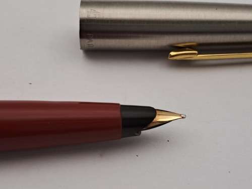 Pre-owned  Parker  Fountain pen (Maroon) -no case