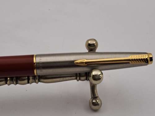 Pre-owned  Parker  Fountain pen (Maroon) -no case