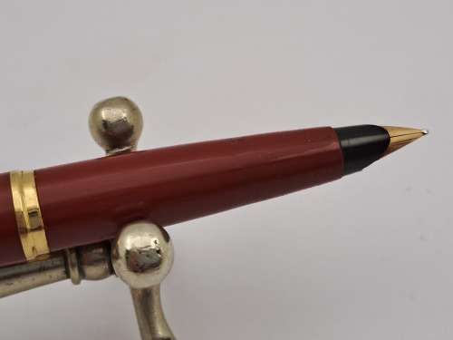 Pre-owned  Parker  Fountain pen (Maroon) -no case
