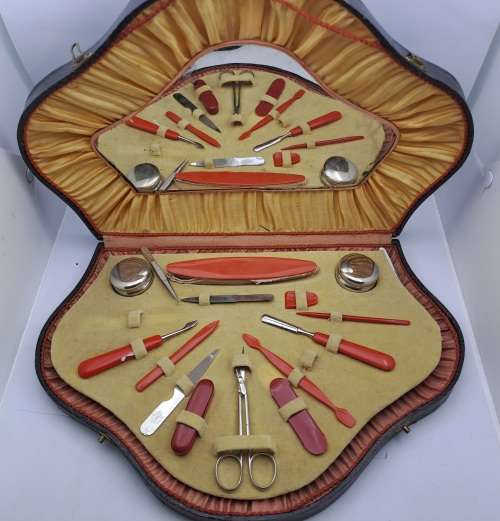 Antique Vanity set in Case -Made in Sheffield England 250mmx357mmx46mm