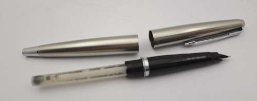 Pre-owned Parker Fountain Pen made in England (Ink Tested)