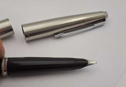 Pre-owned Parker Fountain Pen made in England (Ink Tested)
