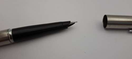 Pre-owned Parker Fountain Pen made in England (Ink Tested)
