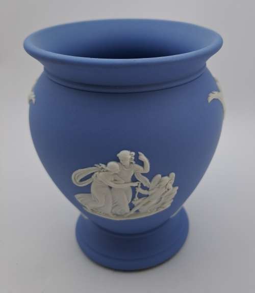 Collectable Vintage Wedgwood Jasperware Vase 100x80mm-Made in England (few stains inside)