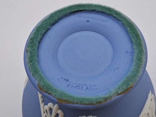 Collectable Vintage Wedgwood Jasperware Vase 100x80mm-Made in England (few stains inside)