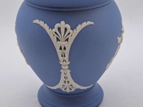 Collectable Vintage Wedgwood Jasperware Vase 100x80mm-Made in England (few stains inside)